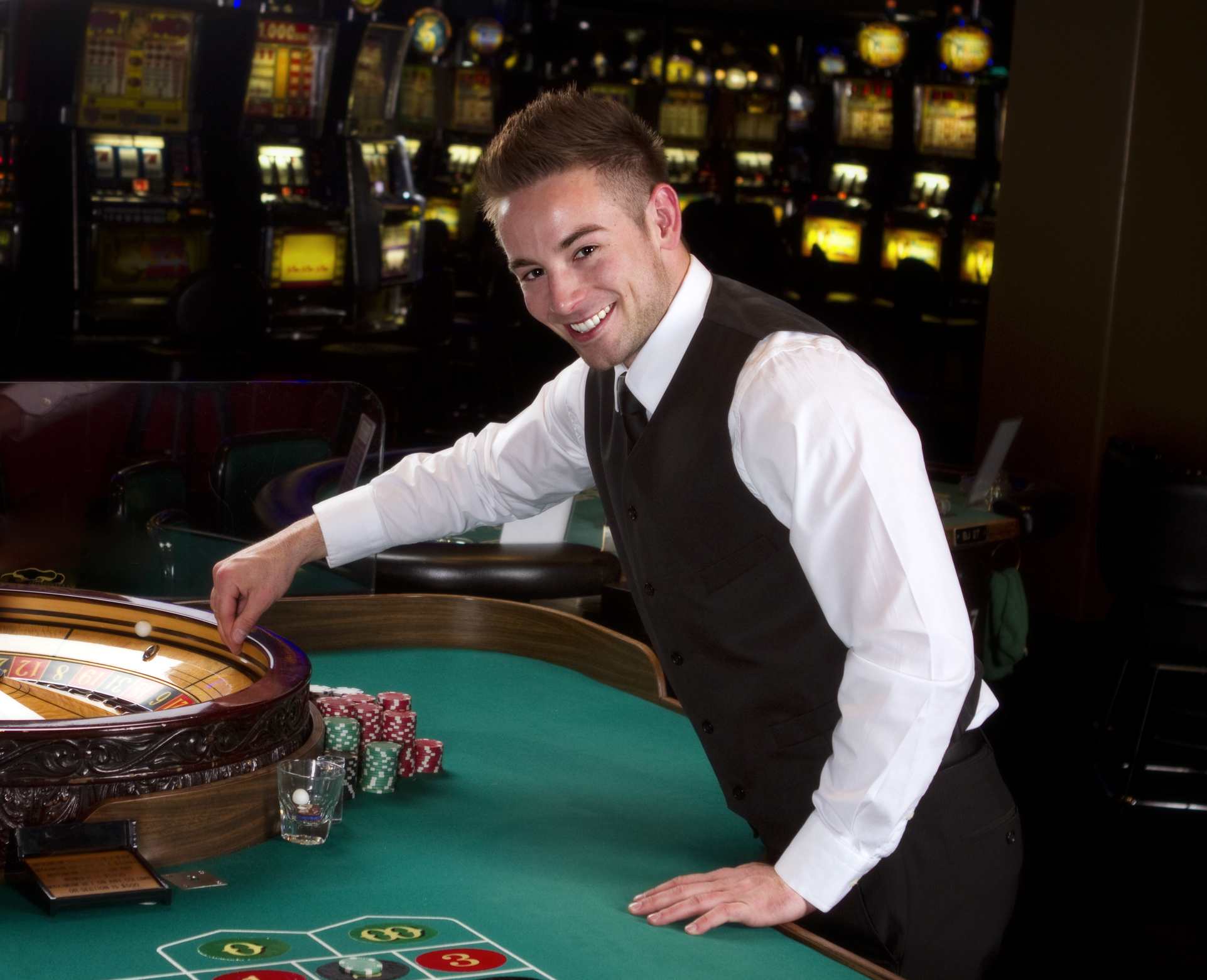poker dealer salary hollywood casino